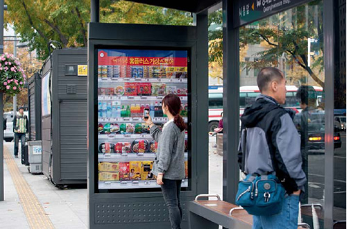 Компания Home plus открыла виртуальные магазины на автобусных остановках Сеула