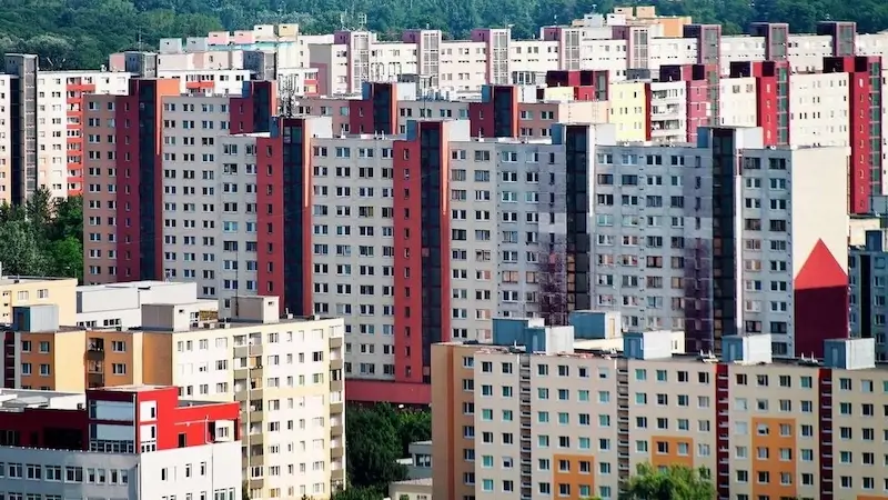 Братислава: плотная многоквартирная застройка